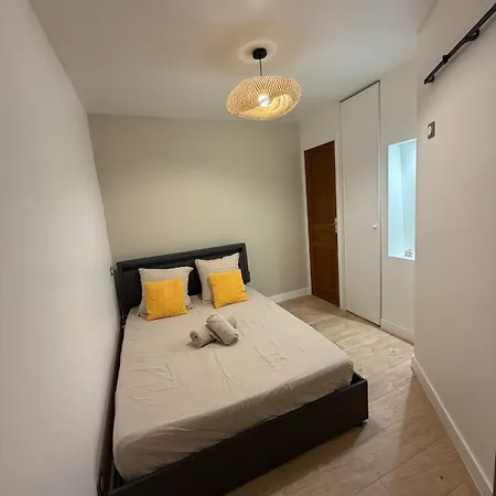 Beau T1 Climatise, Terrasse, Proche Centre * 尼姆